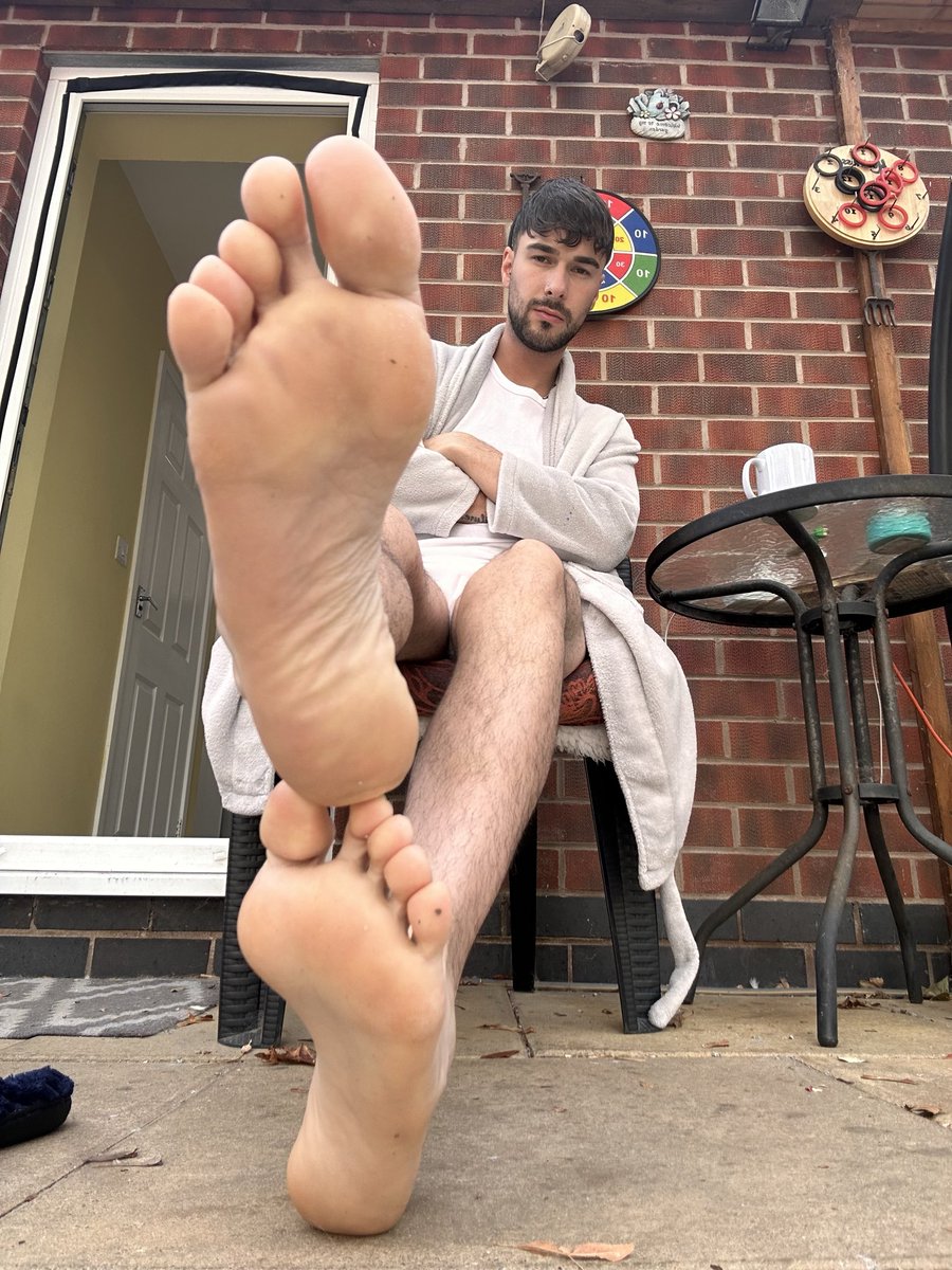 MasterR98's tweet photo. Today you submit to me and these big soles 

Cashmaster findom paypig https://t.co/4seD5iOq9w