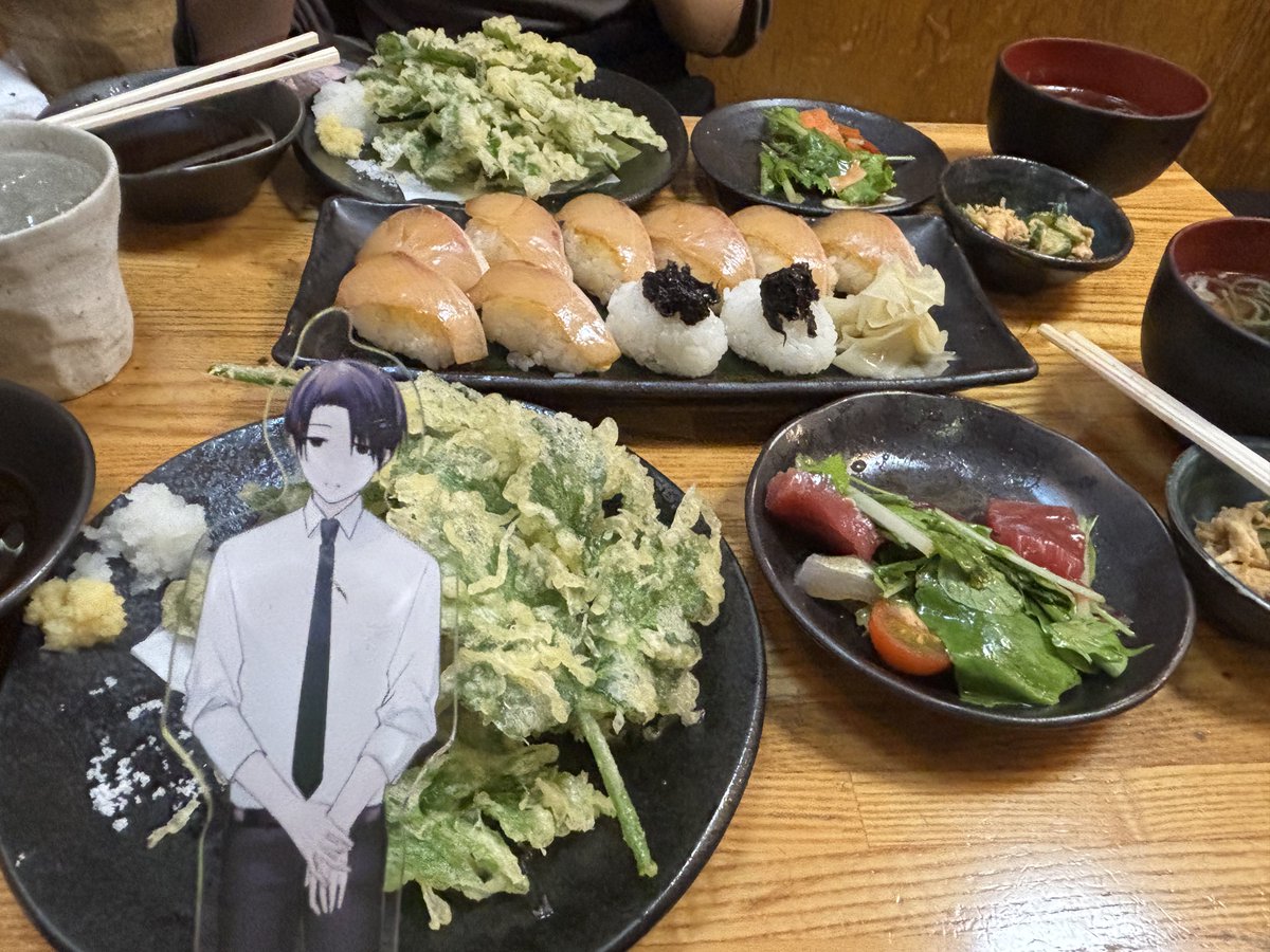 4koku___69's tweet photo. 青海大好き友人とステラからの八丈島行ってきた！！
念願の島寿司と明日葉の天ぷら！！
青ヶ島のお酒も飲んだし、明日葉のアイスもめっちゃ美味しかった〜💕 https://t.co/B7910A2mT8