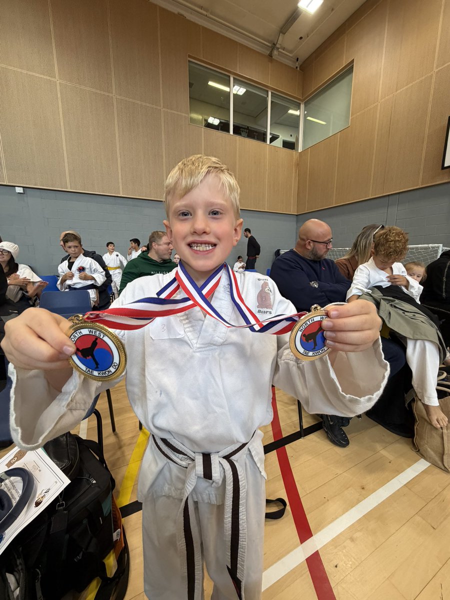 StaceEMcK329's tweet photo. Gold and silver
Medals! Tkd competition https://t.co/JwjKB8fscR