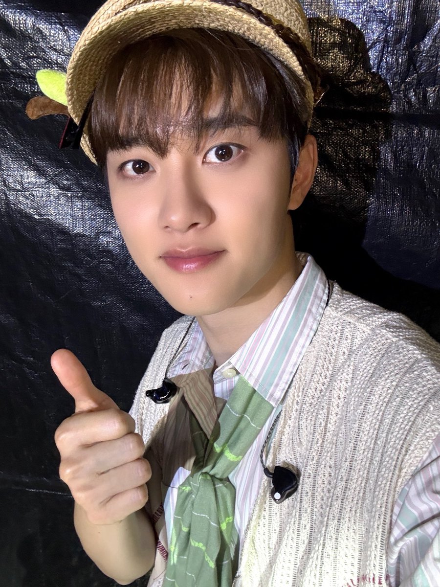 DOHKYUNGSOO_X's tweet photo. [📸]

26.10.04
<2026-2027 DOH KYUNG SOO
CONCERT TOUR [DAY OFF] IN SEOUL>

DAY OFF 
동화 수리 완료📝
DAY OFF가 모두에게 해피엔딩이길!

#도경수 #DOHKYUNGSOO
#DAY_OFF https://t.co/LpKKTfBJ6T