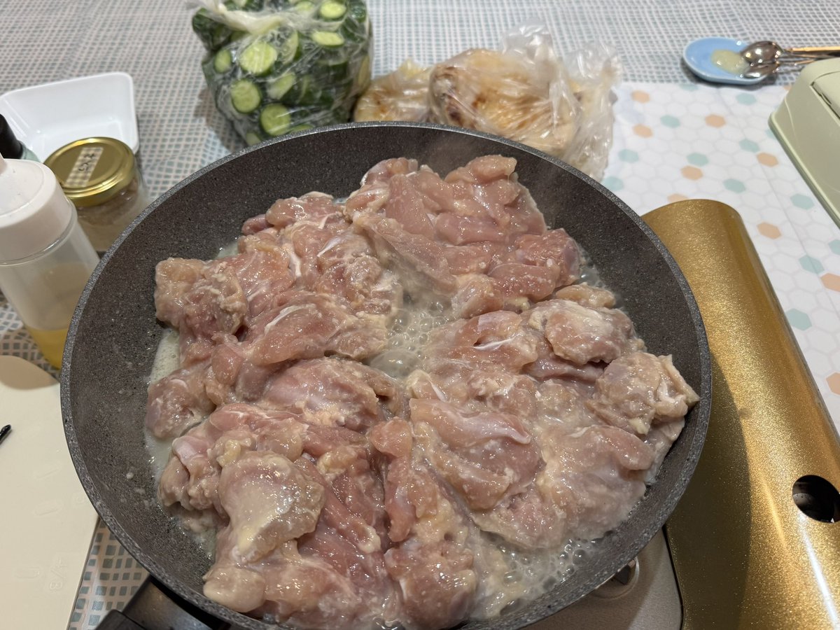 soeurs_y_a's tweet photo. 本日はkito＊picnicさんのお弁当販売とミニお料理教室でした！
なぜだか今日はたくさんお弁当のご予約をいただきまして到着が遅くなってしまいお待たせしてすいませんでした！

今日のお弁当も美味しかったですね！
鶏の柚子胡椒唐揚げ、もっと食べたかった。。。笑 https://t.co/MqTOmA5SZp