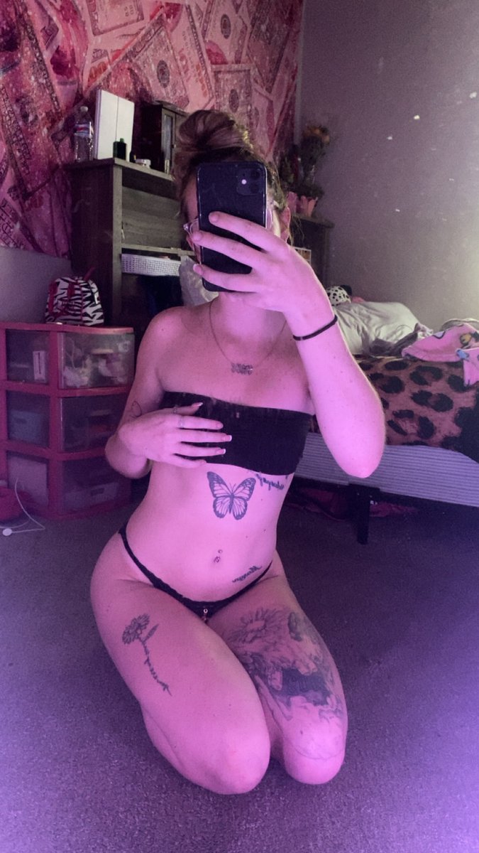 spicykay02's tweet photo. good morning 😘 

dm me for custom content or my OF link https://t.co/JvWmfhruOl