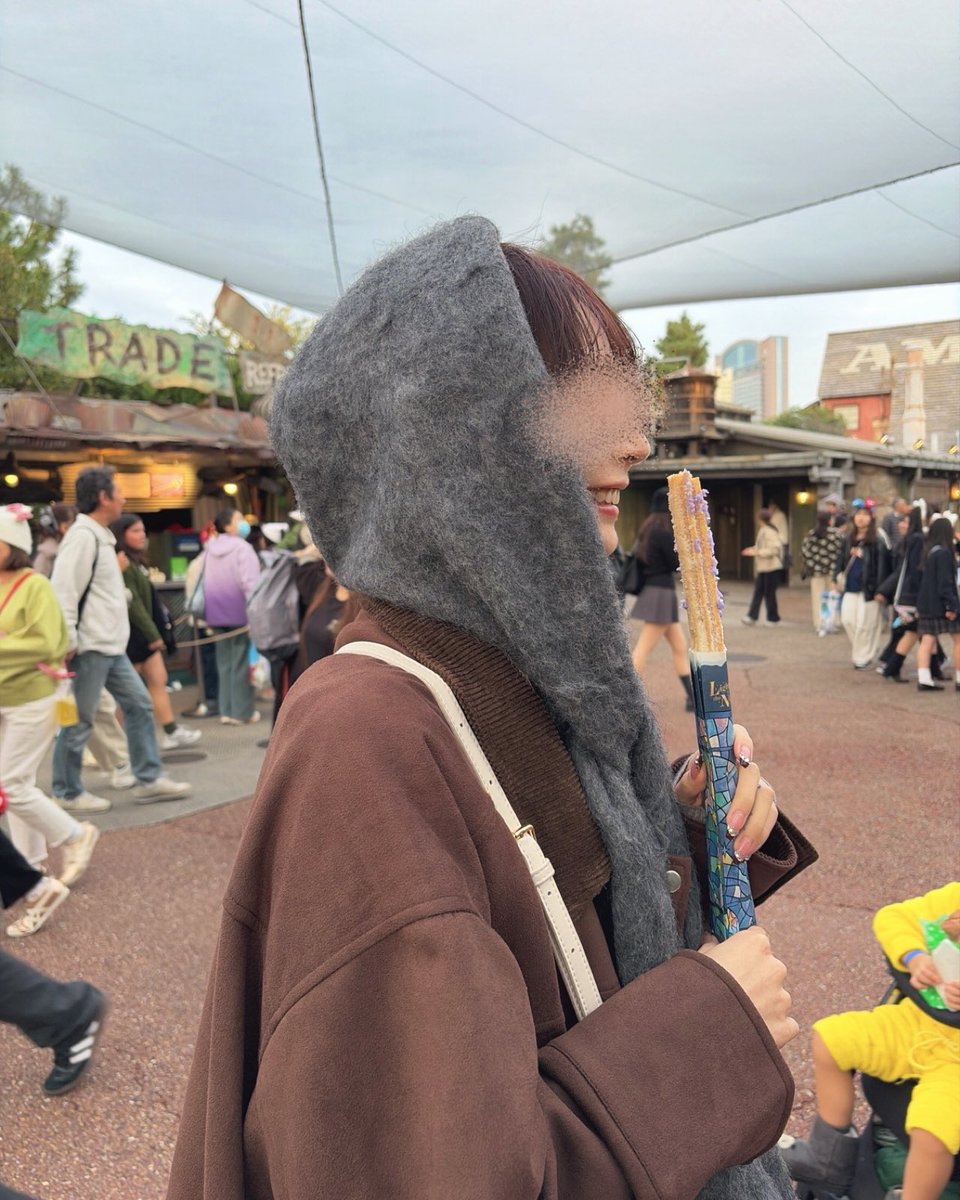 hukurupon's tweet photo. 去年フードマフラー可愛すぎて愛用しまくったから、今年も他の色欲しいなって思ってる。去年はこれ使ってたけど、zozoに大量に可愛いのあって悩む、、、。そしてインキャには帽子あると安心材料、、。 https://t.co/dJXGUYb218