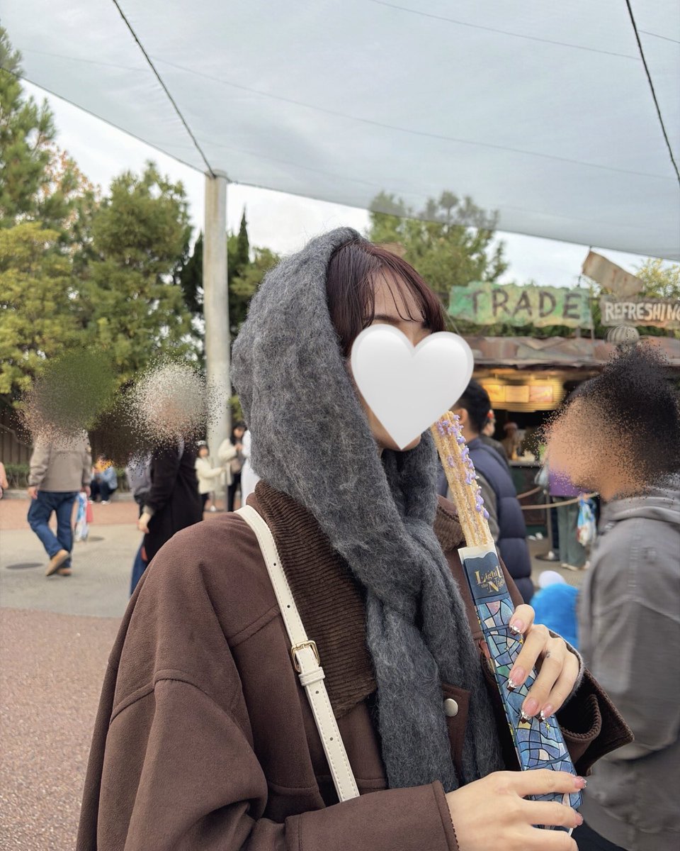 hukurupon's tweet photo. 去年フードマフラー可愛すぎて愛用しまくったから、今年も他の色欲しいなって思ってる。去年はこれ使ってたけど、zozoに大量に可愛いのあって悩む、、、。そしてインキャには帽子あると安心材料、、。 https://t.co/dJXGUYb218