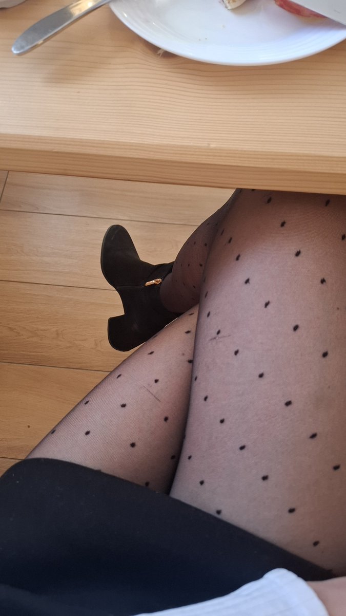 LiliannaQuee's tweet photo. Obiadek👅 

#footfetish #foot #fandom #findom #toes #footpics #fetish #moneyslave 

Fetyszysta • fetysz stóp • nogi • seksi • stópkarze https://t.co/Nchi94ZZTs