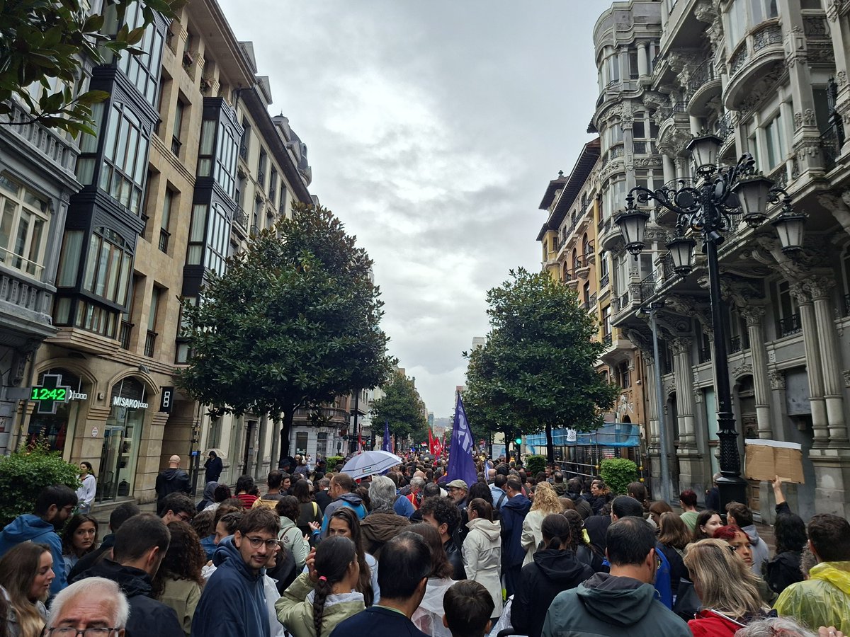 sirgonzzo's tweet photo. ¡Qué no,  qué no
Que no hay otra manera!
O con el capital
o con la clase obrera!

Vergüenza de políticos. https://t.co/HFNAyRARri