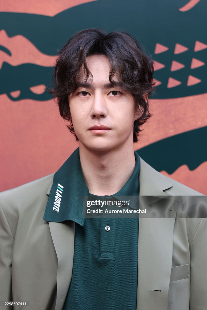 WYBSOURCES's tweet photo. 📸 Photocall of Lacoste Global Ambassador #WangYibo at Paris Fashion Week Spring/Summer 2027 show.

WANG YIBO LACOSTE NO WHITE
#WangYiboPFWxLacosteSS27 #LacosteSS27 @Lacoste https://t.co/WrBjuVn46X