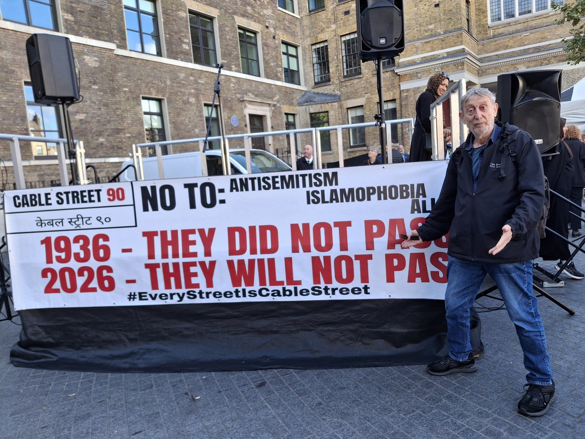 uaf's tweet photo. Brilliant!
@MichaelRosenYes at #CableSt90!

@AntiRacismDay @Searchlight_mag https://t.co/7t1Xl53FZ6