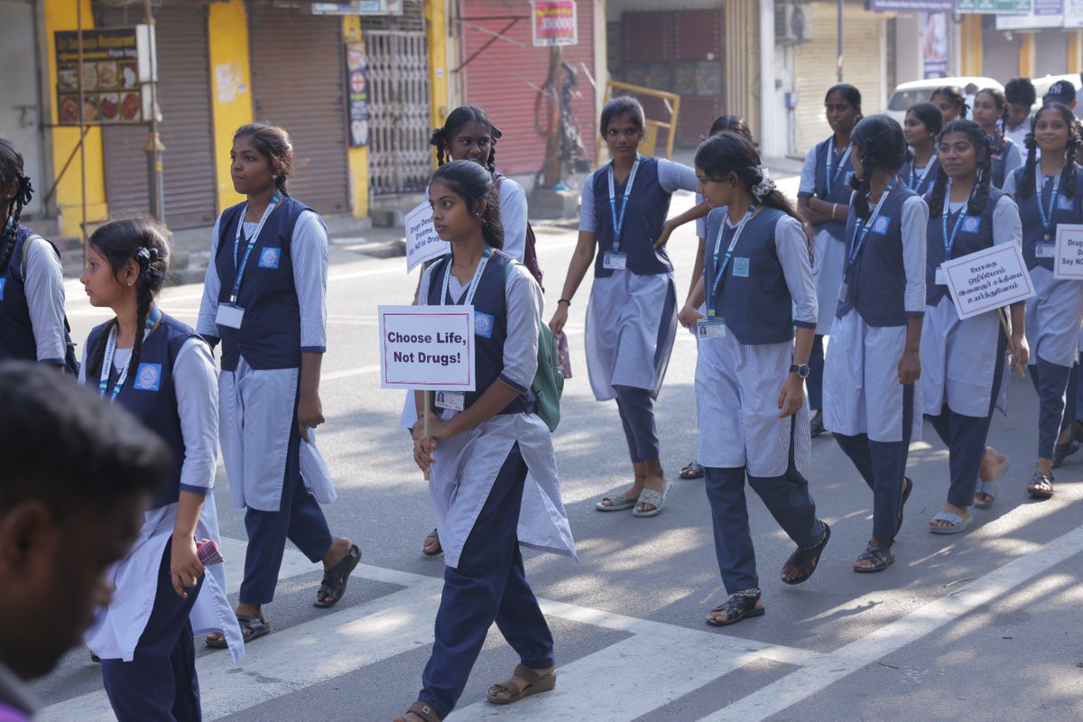 MYBharatHQ's tweet photo. One walk. One Sankalp. Nasha Mukt Bharat! 🇮🇳

The Nasha Mukt Yuva Walk in Puducherry was flagged off by the Hon’ble Lieutenant Governor of Puducherry, with youth walking from Gandhi Statue to Anna Thidal.

#NashaMuktYuva #MYBharat https://t.co/1teAaqG7z6