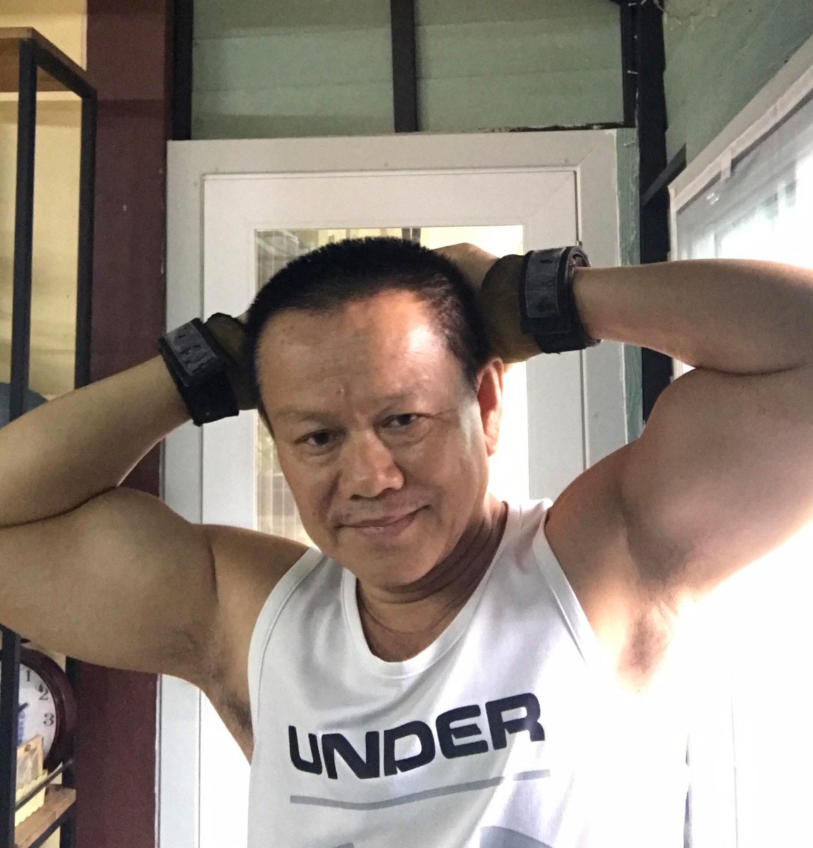 Oldmanarmpit's tweet photo. ลุงทหารหุ่นดี ชอบโชว์รักแร้
#fetisharmpit https://t.co/O4b5ckstub