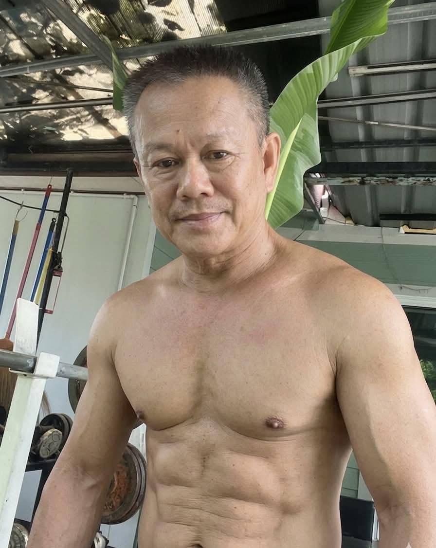 Oldmanarmpit's tweet photo. ลุงทหารหุ่นดี ชอบโชว์รักแร้
#fetisharmpit https://t.co/O4b5ckstub