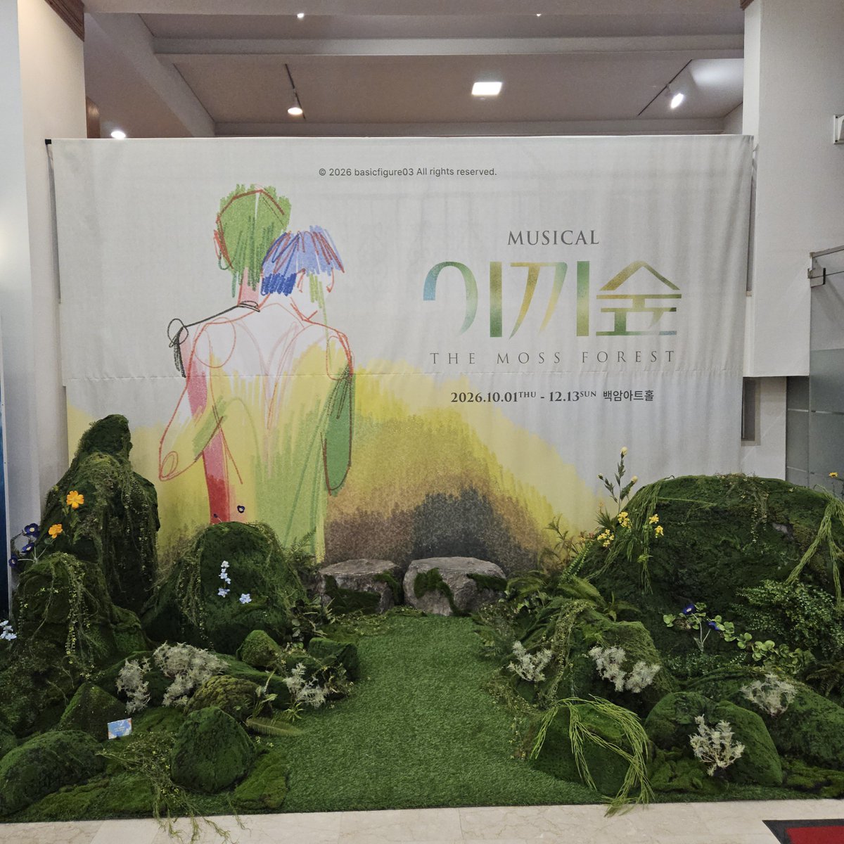 ttttttttttree's tweet photo. 왕 오랜만에 뮤지컬 보러옴...  무대가 진짜 조그맣다..
오늘 기대하는것은.. 은희의 노래...
좋아하는 캐릭터인(좋아하긴하지만) 치유키와 의조, 톨가의 배역은 나오지 않는것으로 보아 연작중 바다눈과 이끼숲이 주가되는모양이다.
원작충이라 어떻게 각색되고 어떤 노래들이 나올지 매우궁금하다... https://t.co/b4h93tdYD2