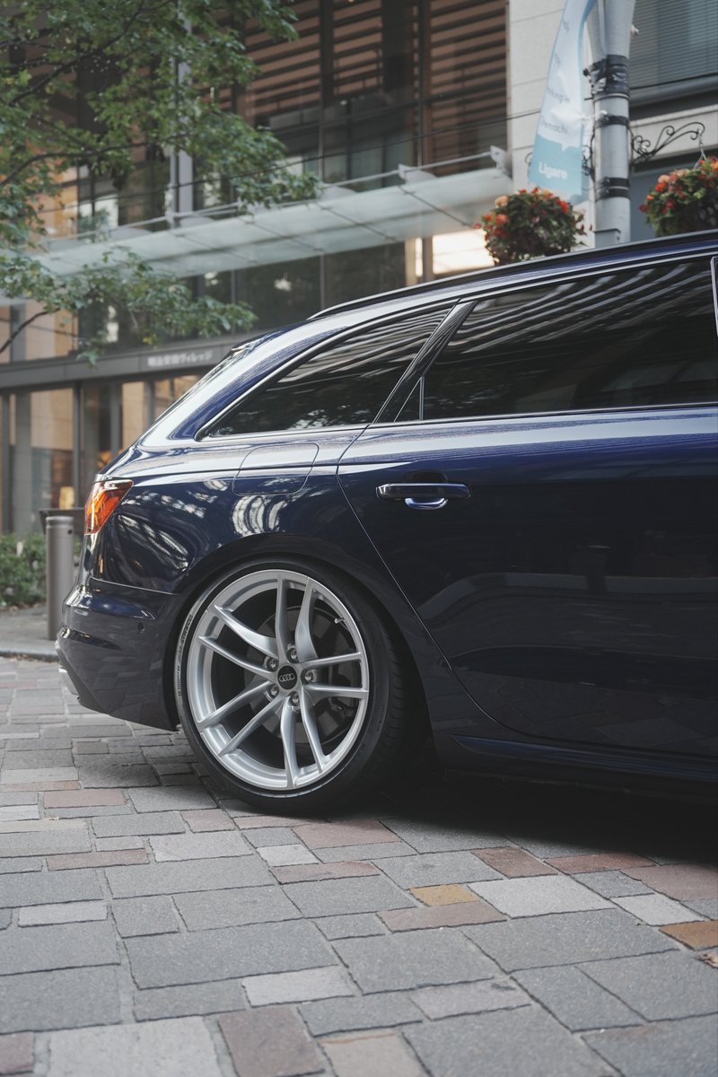 Suramasa_pp1's tweet photo. セカンドカー乗り換えてました！

Audi A4 Avant 45 TFSI

ナバーラブルー
ブラックスタイリングパッケージ
ベージュ内装
サンルーフ
Bang &amp; Olufsen

BCレーシング車高調
A90��ープラ純正ホイール流用
シルバー塗装　19×10J前後通し

#ステーションワゴンはいいぞ https://t.co/LyZQpUPTx2