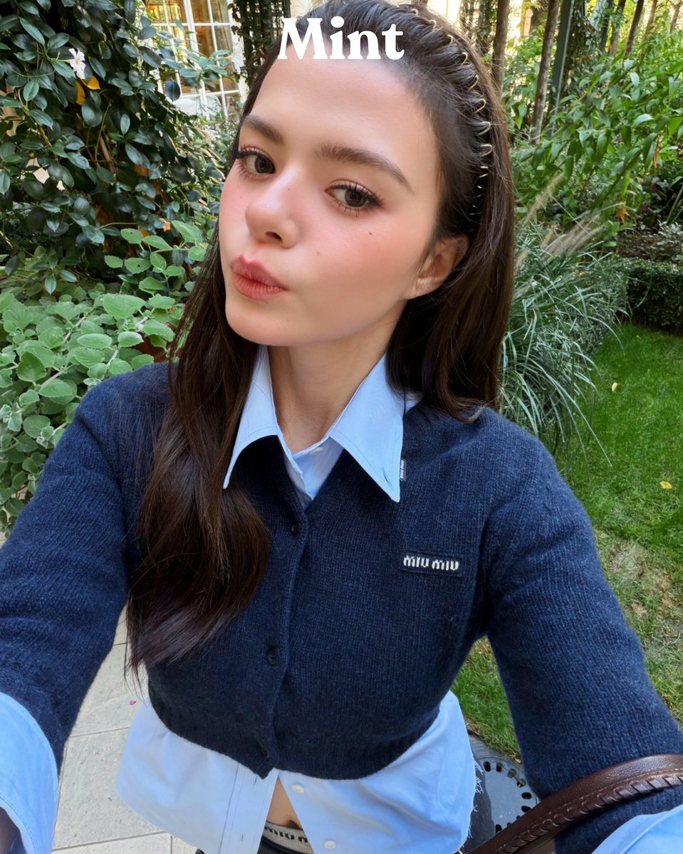 freen__brainrot's tweet photo. the prettiest miumiu girl 😩

#MiuMiuSS27xBecky
REBECCA X MIU MIU PFWSS27 https://t.co/zBalA4kZ0l
