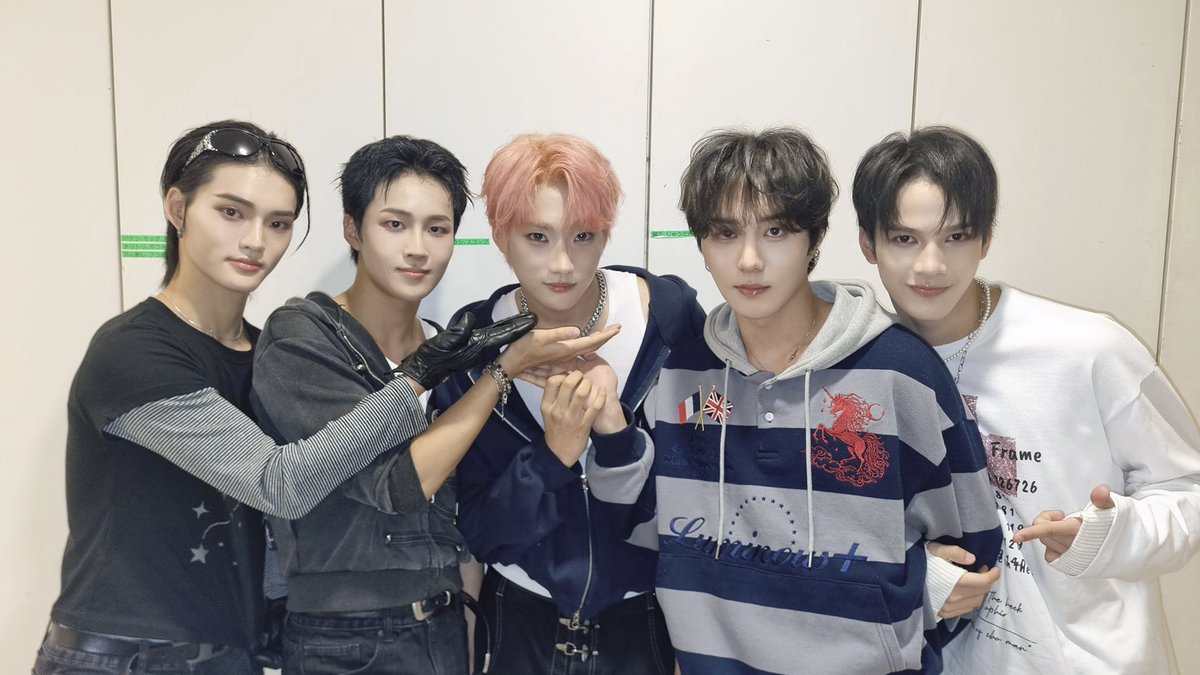 eastshine_tment's tweet photo. [#오늘의_샤인] 261004
EASTSHINE LIVE &amp; PROMOTION IN TOKYO [ EOI_KU ! ]

TOKYO DAY 2 🖤
루민데이까지 더해져서 텐션 두 배였던 오늘 무대 완료 !
오늘 하루도 재밌게 놀아준 머스캣 너무 고마워 💚

#이스트샤인 #EASTSHINE
#어이쿠 #EOI_KU https://t.co/7ojBq754yh
