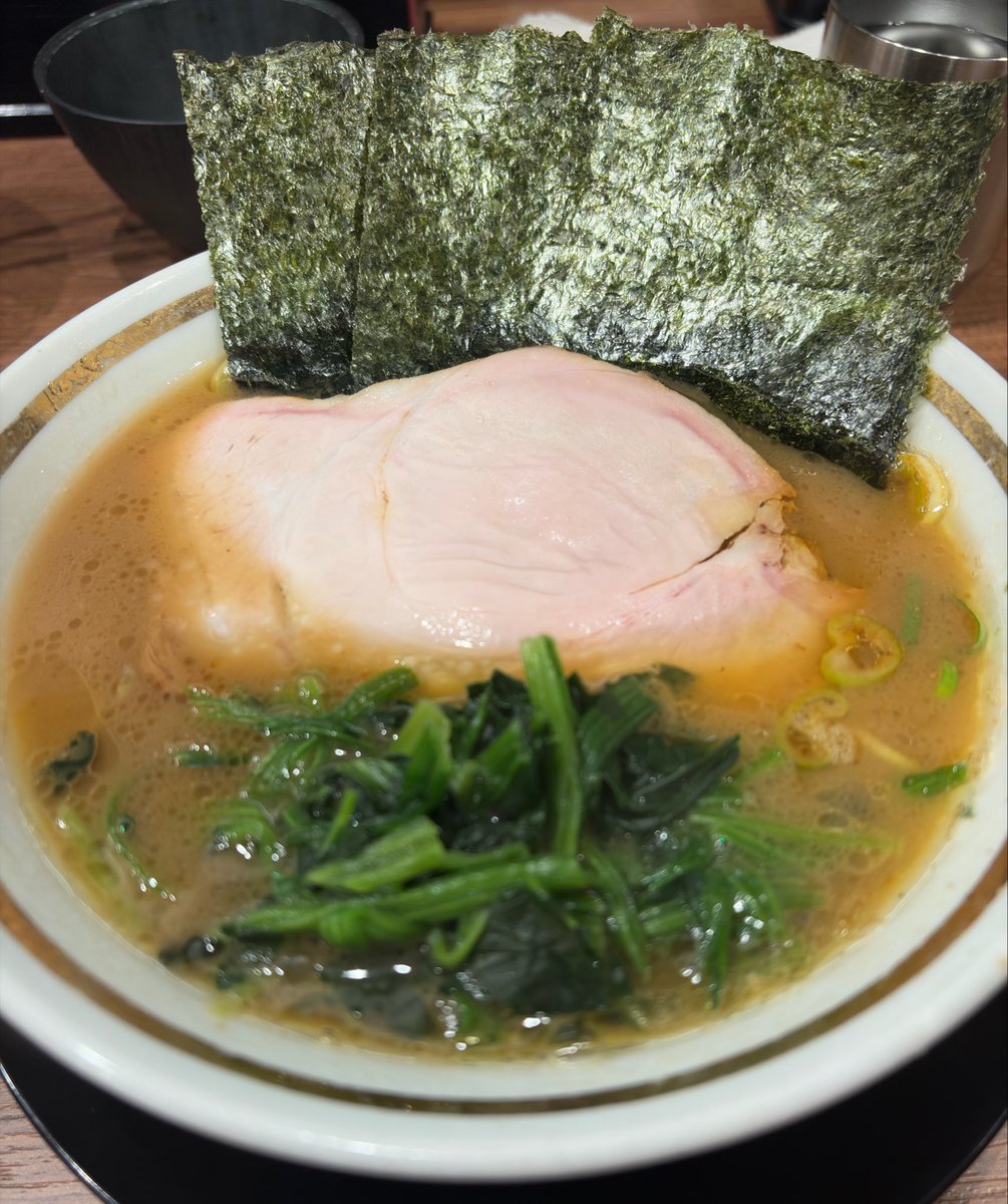 umaimonsuky's tweet photo. との丸家山形市　ラーメンネギ玉丼サービスゆで卵

マラソン通行止めから解放されたオイラを妨げるものはもはや何もないためウキウキでこちらへ
もうやけどしちゃっても構わない
ふーふーなしで一気に完食
うんまい☺️
無事やけどしました👍 https://t.co/5tVwmUj2JO
