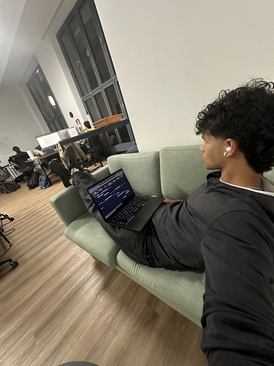 LucasDuys's tweet photo. Berlin startup scene> https://t.co/lxbjGmnGJ1
