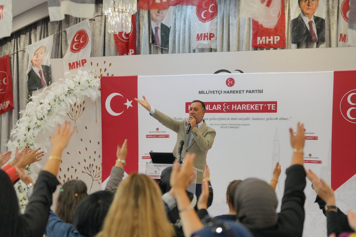 BBvolkanyilmaz's tweet photo. KADINLAR HAREKET'TE

Bu sabah itibarıyla 39 ilçemizi kapsayacak yeni bir program serimizi "Bismillah" diyerek başlattık.

Genel Başkanımız Sayın Devlet Bahçeli'nin 'Kadınlar toplumumuzun aynası, geleceğimizin ümit ateşidir; kadınsız gelecek olmaz' sözünden yola çıkarak, "KADINLAR HAREKET'TE" temasıyla başlattığımız toplantılarımızın ilk durağında Bayrampaşa ilçemizdeydik.

Çok kıymetli, asil hanımefendilerin coşkulu katılımları için her birine şükranlarımı sunuyorum. 

Kadınlarımızın teşkilatlarımıza ve programlarımıza aktif katılımlarıyla İstanbul'da yeni bir sayfa açacağımıza canı gönülden inanıyorum. Hep birlikte başaracağız.🇹🇷