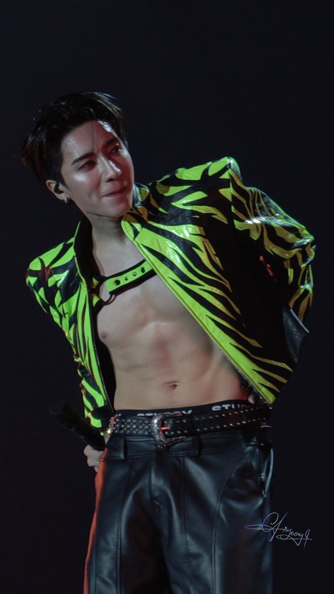 aryeong_seo's tweet photo. 261003 PERSES UNCENSORED CONCERT 

@jungwboo_  HOT GUY 🔥🔥🔥

#PERSES_UNCENSOREDCONCERT 
#JUNG_PERSES 
#PERSES_TH https://t.co/1EfhR3QSkP