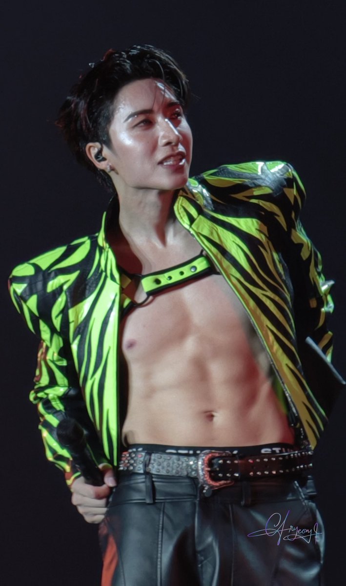 aryeong_seo's tweet photo. 261003 PERSES UNCENSORED CONCERT 

@jungwboo_  HOT GUY 🔥🔥🔥

#PERSES_UNCENSOREDCONCERT 
#JUNG_PERSES 
#PERSES_TH https://t.co/1EfhR3QSkP