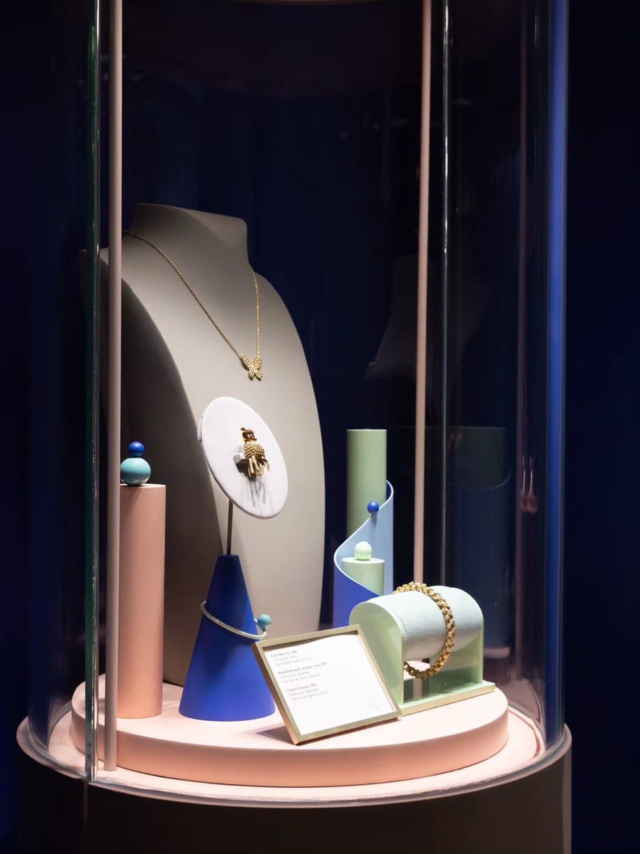aheyefcofficial's tweet photo. [IG post] aheyekrn_ 04.10.26

Come play in the world of Perlée and discovering in person. Visit Van Cleef &amp; Arpels Pop-up at Préf Café &amp; Bar till this 18th October

#VCAPerleeTH 
#VCAPerlee
#VanCleefArpels 
@/Vancleefarpels

[1/2]

📍https://t.co/V5ZkRXsLdF

#Aheye4EVE #4EVE https://t.co/IAQt5rtWpZ