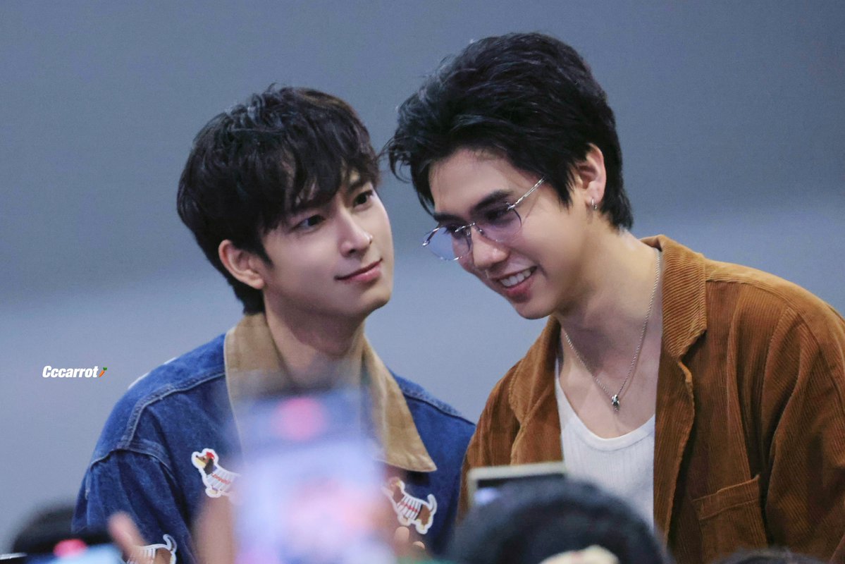 Cccarroto_'s tweet photo. Ahhhhhhhahhhhaaahh🫣🫣
@Chimonac @ssingss 

1ST FANIVAL OF SINGCHIMON
#GMMTVFANIVAL2026HappyFamilyxSC 
#singchimon
#ChimonWachirawit
#ชิม่อนไงจะใครหล่ะ https://t.co/fcC4RHjuLq