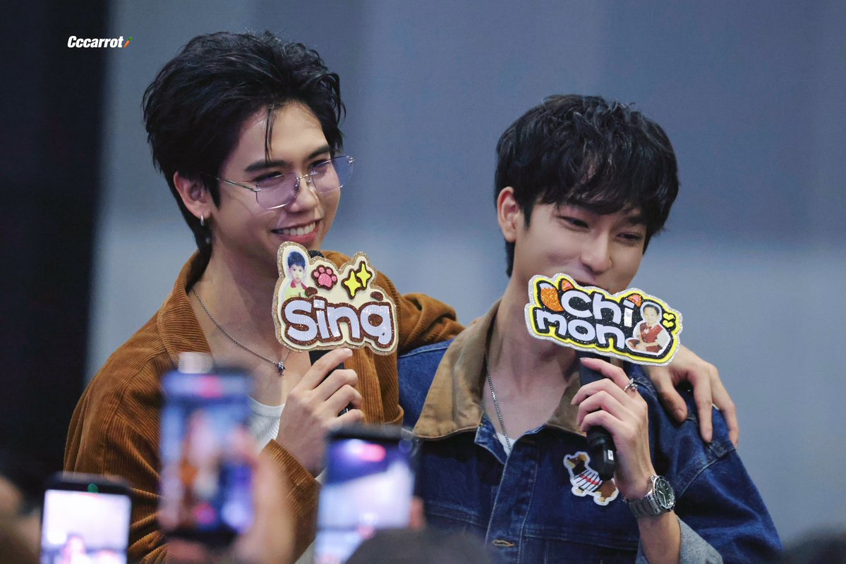 Cccarroto_'s tweet photo. Ahhhhhhhahhhhaaahh🫣🫣
@Chimonac @ssingss 

1ST FANIVAL OF SINGCHIMON
#GMMTVFANIVAL2026HappyFamilyxSC 
#singchimon
#ChimonWachirawit
#ชิม่อนไงจะใครหล่ะ https://t.co/fcC4RHjuLq