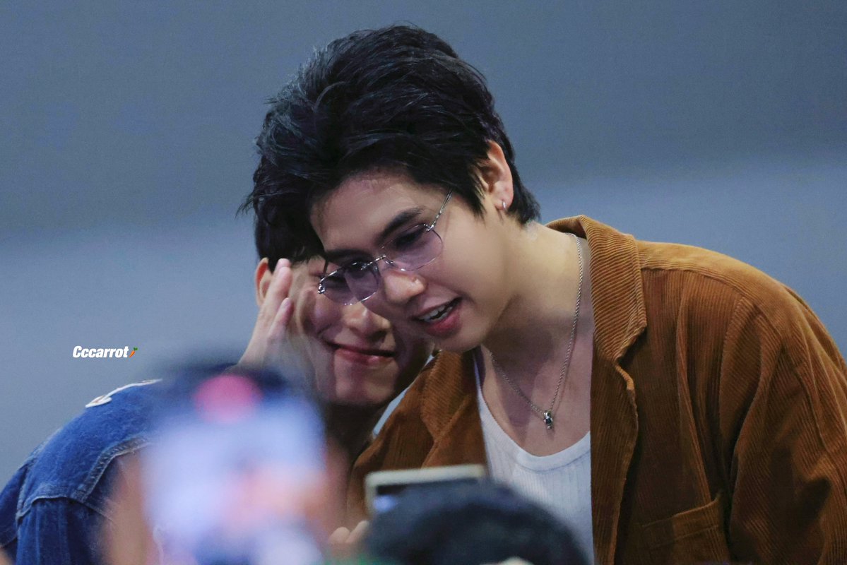 Cccarroto_'s tweet photo. Ahhhhhhhahhhhaaahh🫣🫣
@Chimonac @ssingss 

1ST FANIVAL OF SINGCHIMON
#GMMTVFANIVAL2026HappyFamilyxSC 
#singchimon
#ChimonWachirawit
#ชิม่อนไงจะใครหล่ะ https://t.co/fcC4RHjuLq