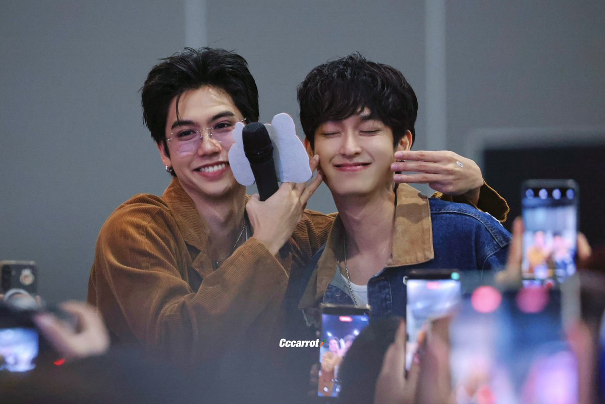 Cccarroto_'s tweet photo. Ahhhhhhhahhhhaaahh🫣🫣
@Chimonac @ssingss 

1ST FANIVAL OF SINGCHIMON
#GMMTVFANIVAL2026HappyFamilyxSC 
#singchimon
#ChimonWachirawit
#ชิม่อนไงจะใครหล่ะ https://t.co/fcC4RHjuLq