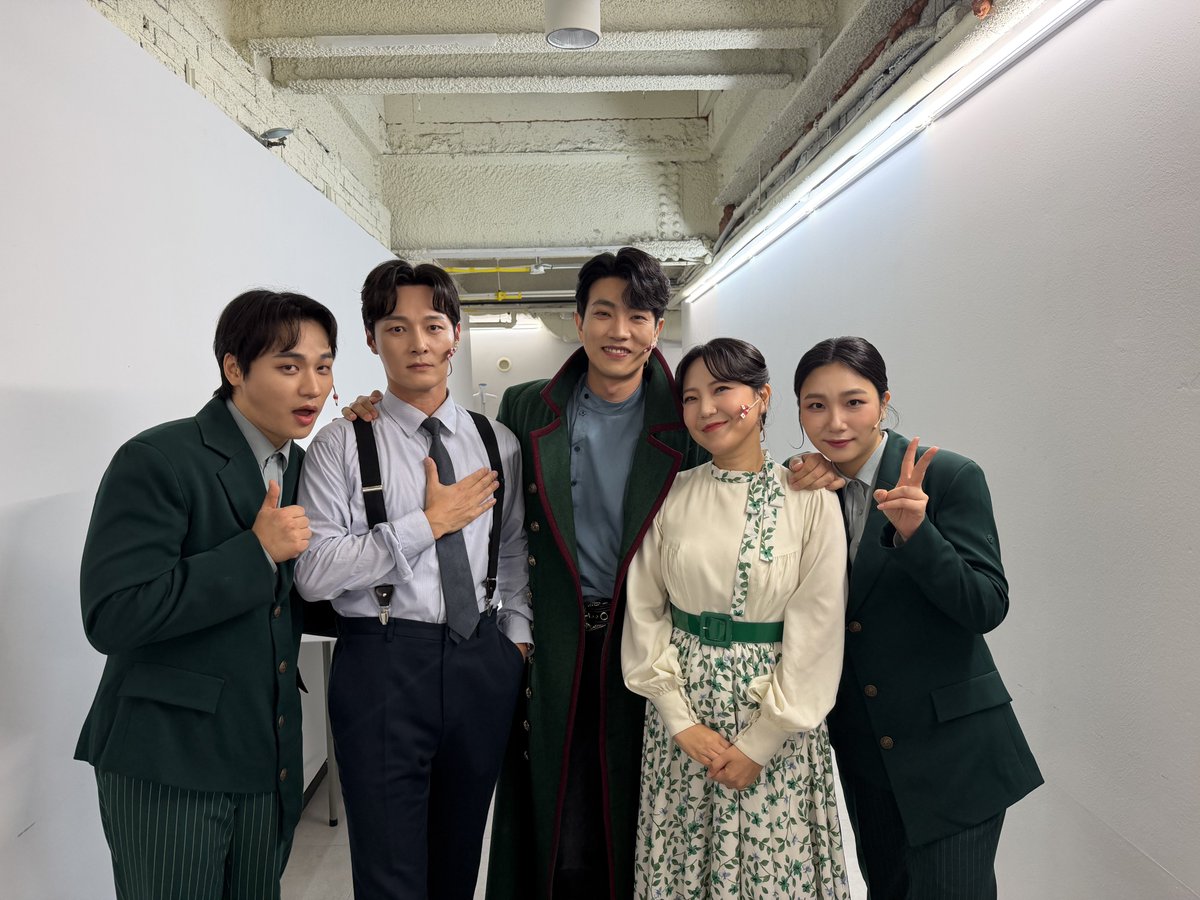 Midnight_M2017's tweet photo. #뮤지컬미드나잇앤틀러스
#미드나잇앤틀러스🚪 | 첫 공연 사진📸

2026 뮤지컬 <미드나잇 : 앤틀러스>
#고상호 #이창용 #김리
#정종환 #방가희 배우의 첫 공연이 끝났습니다.

끝까지 많은 사랑 부탁드립니다!

-
뮤지컬 <미드나잇 : 앤틀러스>
2026.10.04 - 11.15
NOL 유니플렉스 1관 https://t.co/EFduGV8xiB