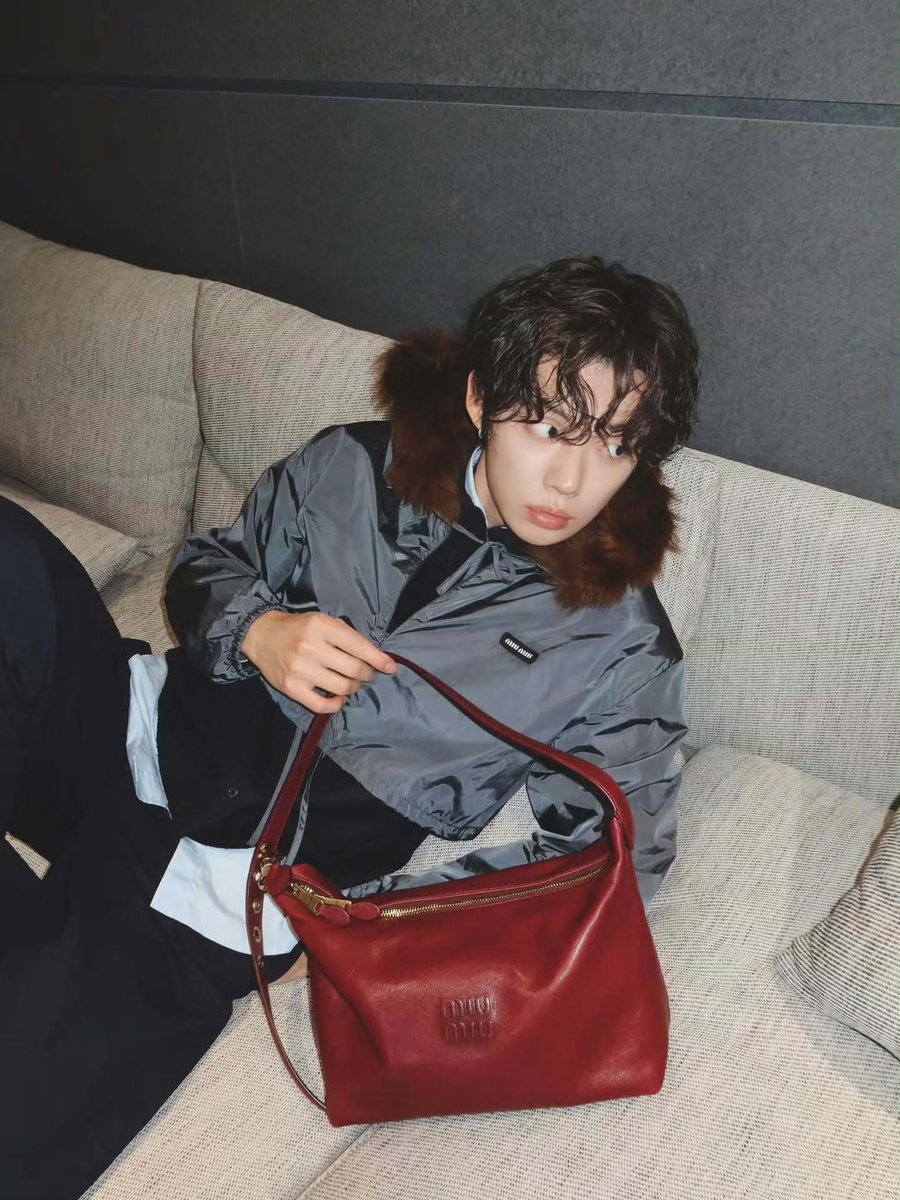 Luzzyyyu's tweet photo. Our MiuMiu prince Yeonjun returns to Paris fashion week and captures every eye instantly. 

YEONJUN MIUMIU PRINCE
#YEONJUNxMiuMiu #YEONJUN #MiuMiuSS27 @MIUMIUofficial https://t.co/qZM1DK0s41