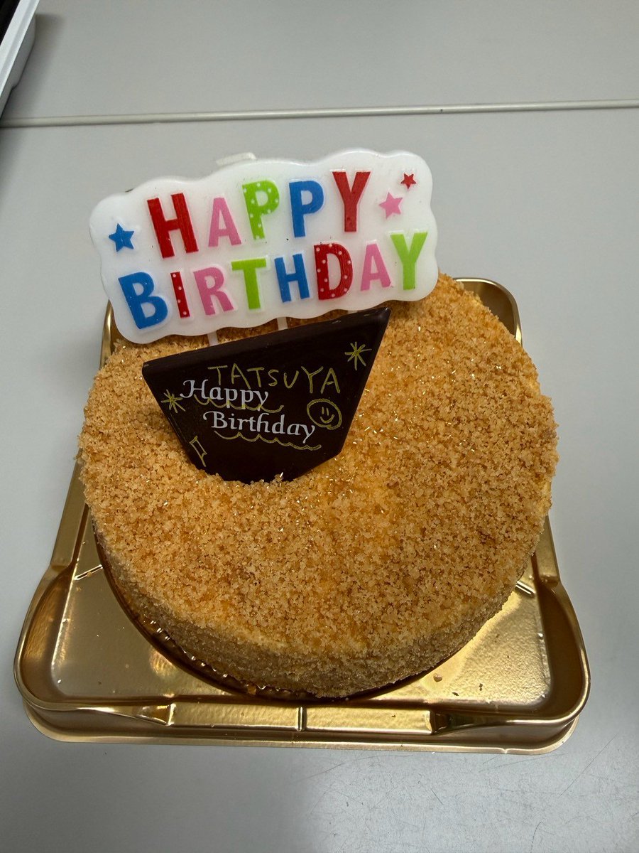 shirocking's tweet photo. 本日、本人不在のお誕生日会してきました。ゆっくりSHOCKのメイキング見ながら話に花が咲き、楽しい時間でしたー。改めてたっちゃんお誕生日おめでとう！！！クリスマスライブ楽しみにしてます💙　
#上田竜也誕生祭2026 https://t.co/PPr4GC07ER