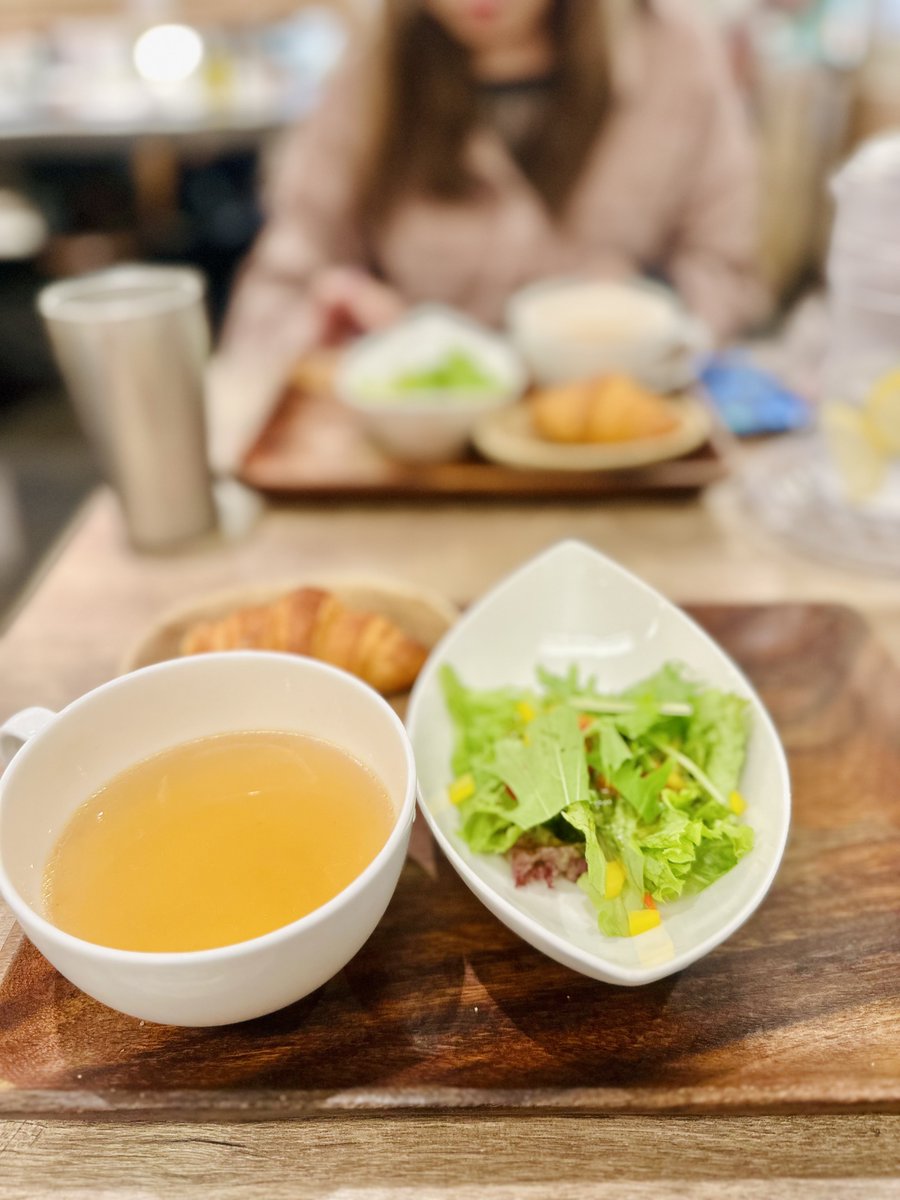 shi17_na's tweet photo. ゆめちゃんと英国展行ってきました〜！
はじめましてだったんだけど、すっごい楽しかったし、英国展でいろいろ買い物できて嬉しかった実は人見知り野郎でちょっとドキドキしてたんだけど、大丈夫だった…！プレゼントもいただいてしまった！ありがとう🫶🏻 https://t.co/guL6pzgMvh