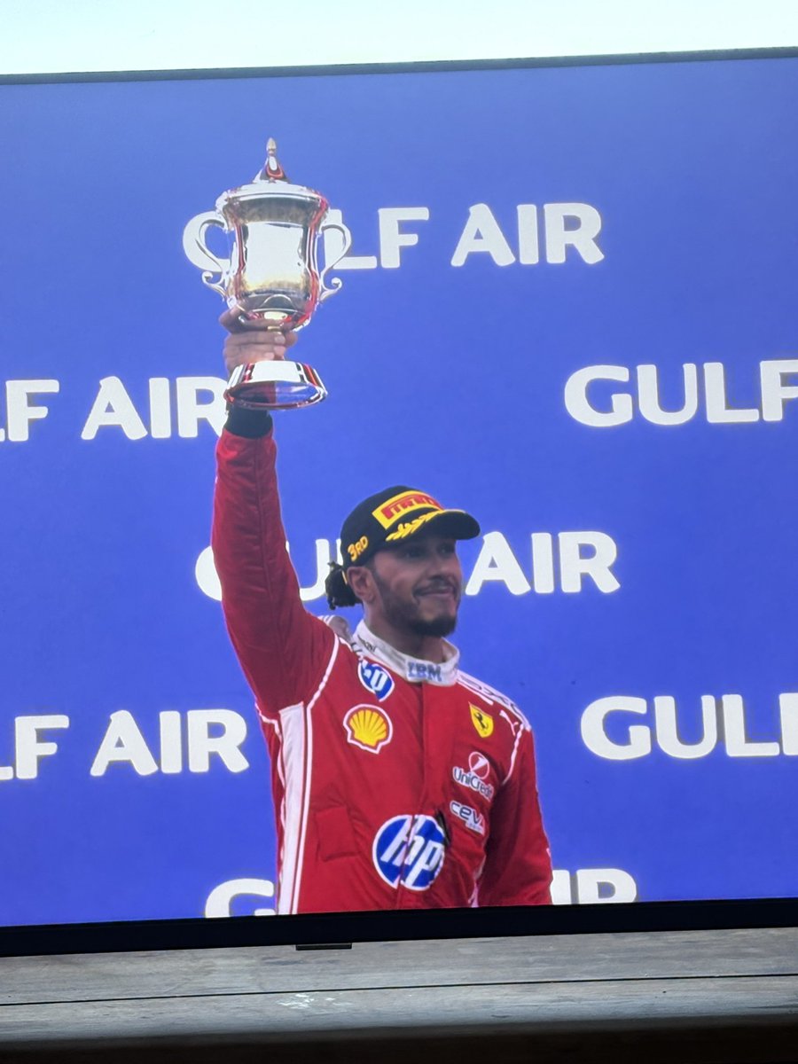 xLewisHamilton's tweet photo. 🏆 https://t.co/7JgEPO3h9h