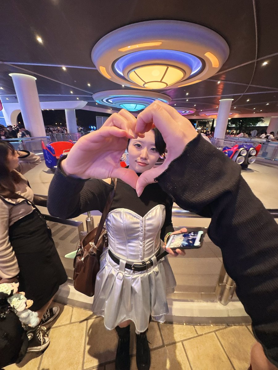 ApplehaRingo07's tweet photo. 似たような構図でとったもちさん(@46mochi_cos )
顔が小さいから余白があるの、余白があるの(2回言った)
俺ないの。2人してえ、ｴｹﾁｬﾝ？って笑ってた。すんません、顔がでかいだけです。 https://t.co/0eNdb9Radp