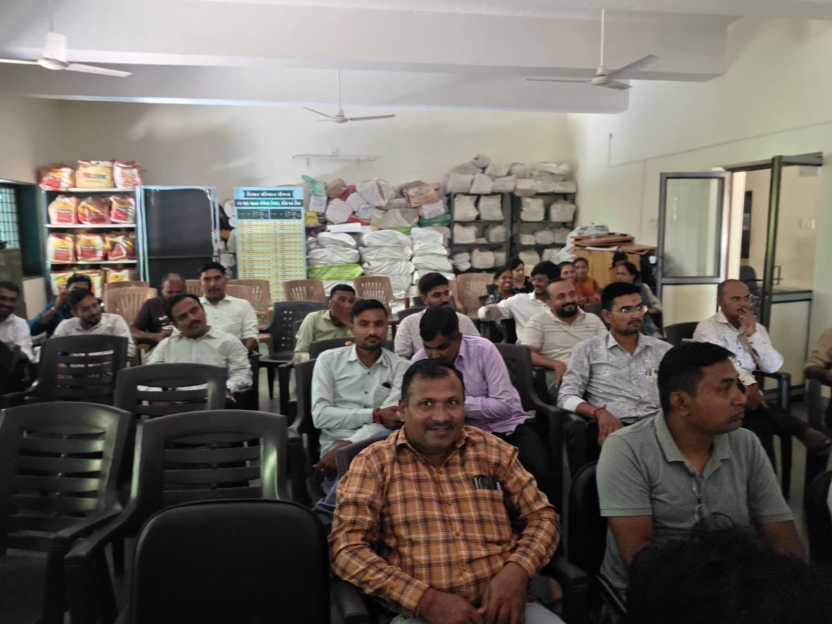 AshvinC38756318's tweet photo. આણંદ જીલ્લા સાધારણ સભા મા આજ રોજ રાજ્ય મંડળ પ્રમુખ શ્રી એ હાજરી આપી એ બદલ આણંદ જિલ્લા ગ્રામસેવક મંડળ તરફ થી ખુબ ખુબ આભાર https://t.co/Lnmncdwgx2
