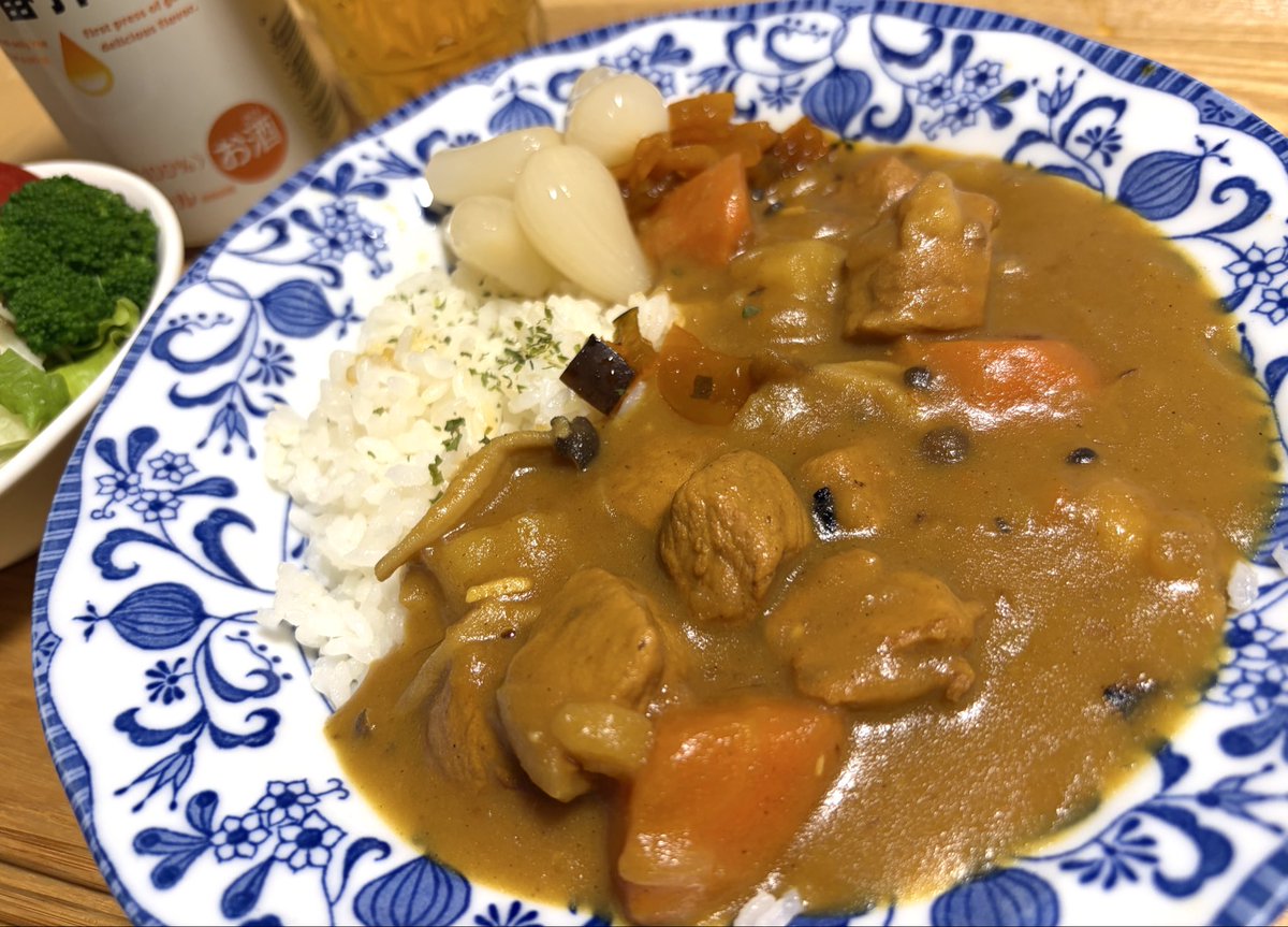 adon0609's tweet photo. 自分メモ

今夜は 熟成カレーッ‼️🍛🍺😋

#自炊メシ
#男子ごはん https://t.co/252KcQGRk4
