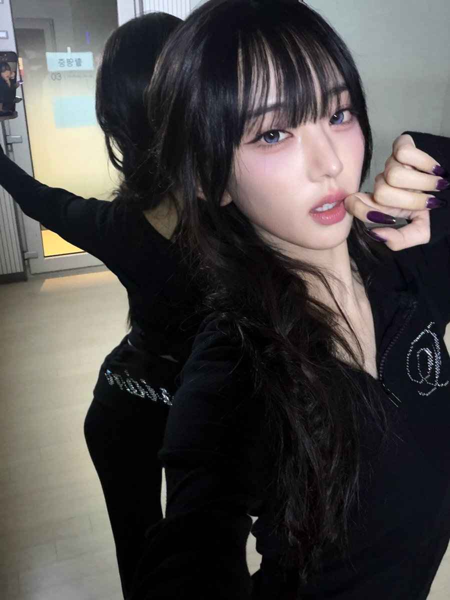 dailysuisol's tweet photo. leesol bubble update 🫧 

#KiiiKiii #키키 #LEESOL #이솔 https://t.co/sqnQj1rYiI
