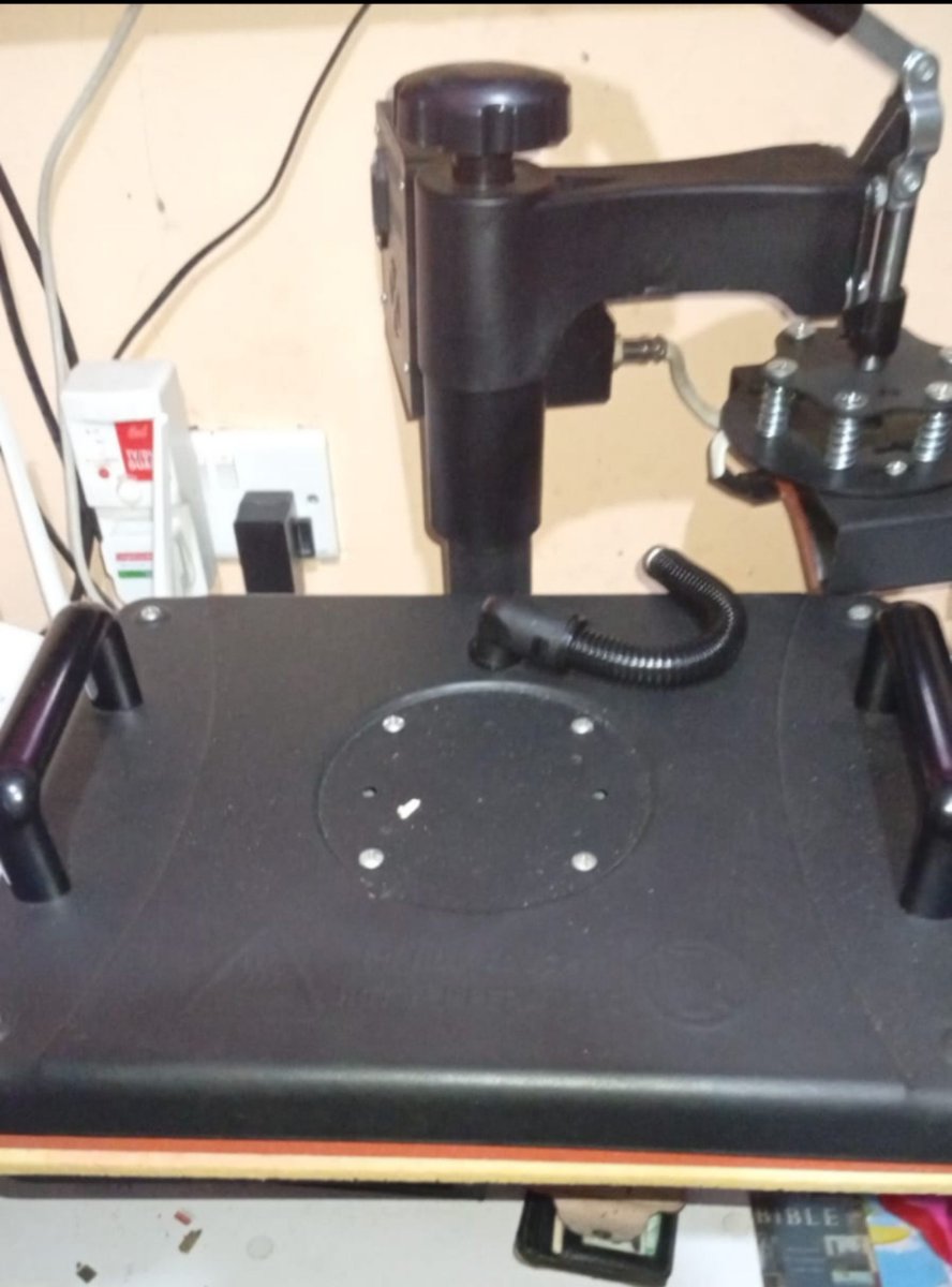 Poppiehgg2iz's tweet photo. Jersey Printing machine On sale . Interested individuals dm can be delivered anywhere around Nairobi .. https://t.co/5tvzc7fJDq