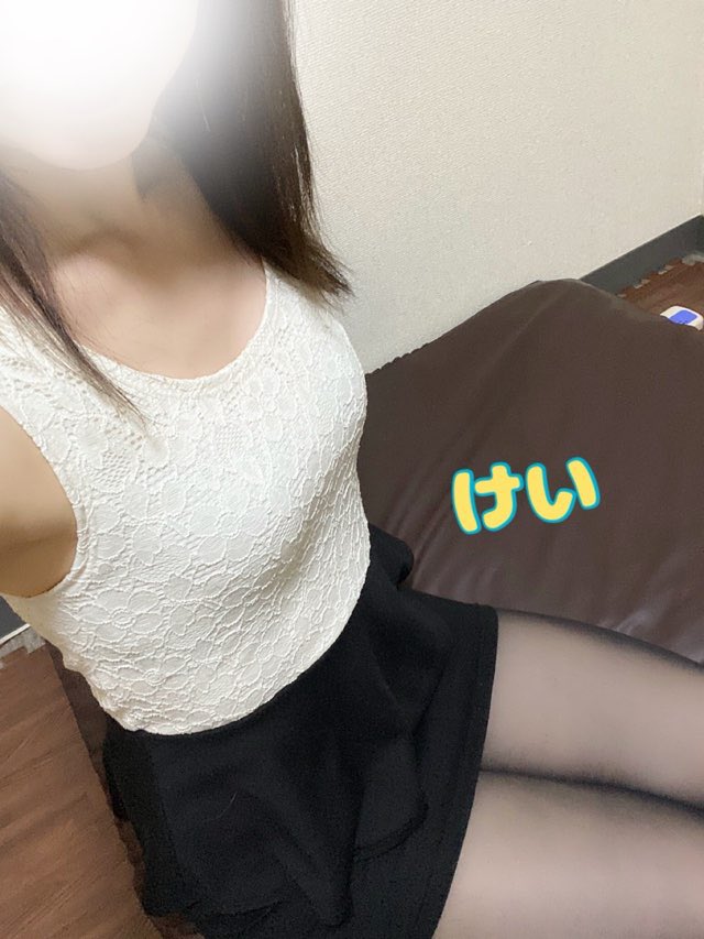 VIAS_REXIA2's tweet photo. 10月4日

ほなみ　12時-21時
●最短　16時🈳

かえで　13時-ラスト
●最短　すぐ🈳

きら　　13時-ラスト
●最短　16時10分🈳
@Kira76999653791 

けい　　15時-ラスト
●最短　17時10分🈳

なぎ　　15時-ラスト
●最短　すぐ🈳 https://t.co/O5EFWHsT8j