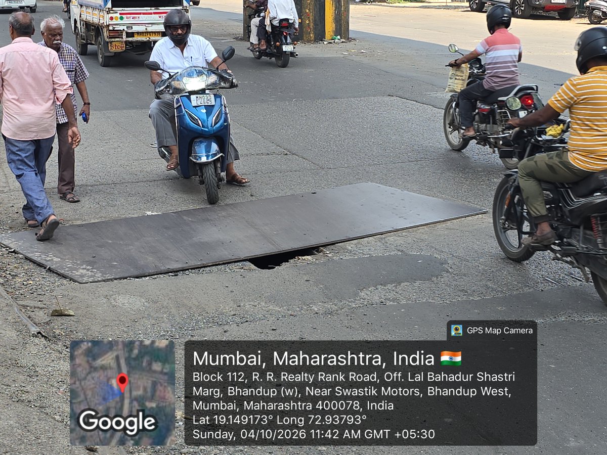 MerulVora's tweet photo. @mybmc @MTPHereToHelp 
Kind of manhole @lbs marg Bhandup west
Please help https://t.co/ErQ8O7Ybip