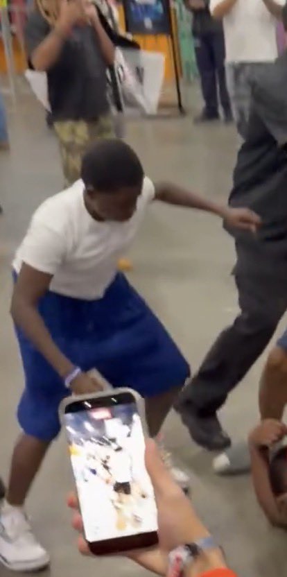 IsiahBeats's tweet photo. @Poundcakesfarm LMAO I JUST NOTICED BLIZO HOPPED HIM TOO https://t.co/FftH3mtGXb