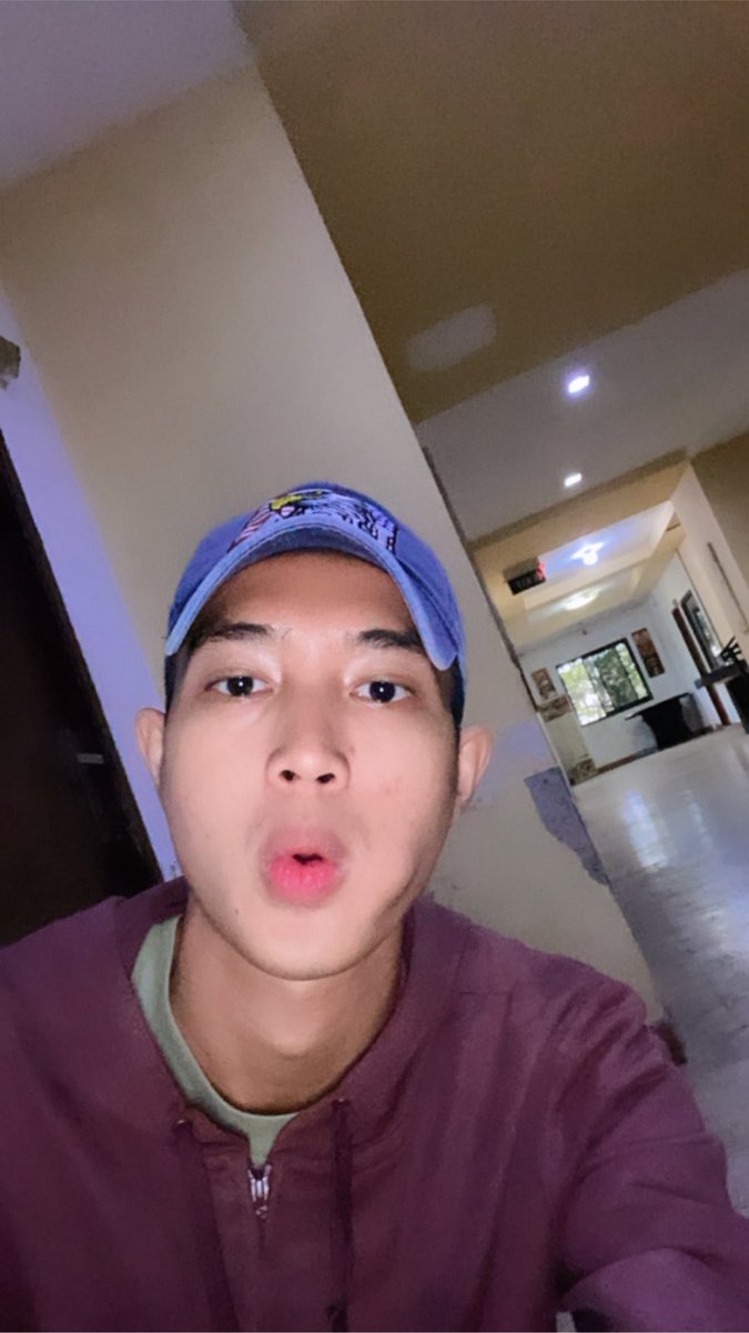 iceeecream__'s tweet photo. Kerja santai bagai kuda selebihnya ngantuk 😂 https://t.co/QTzfOOeIfn