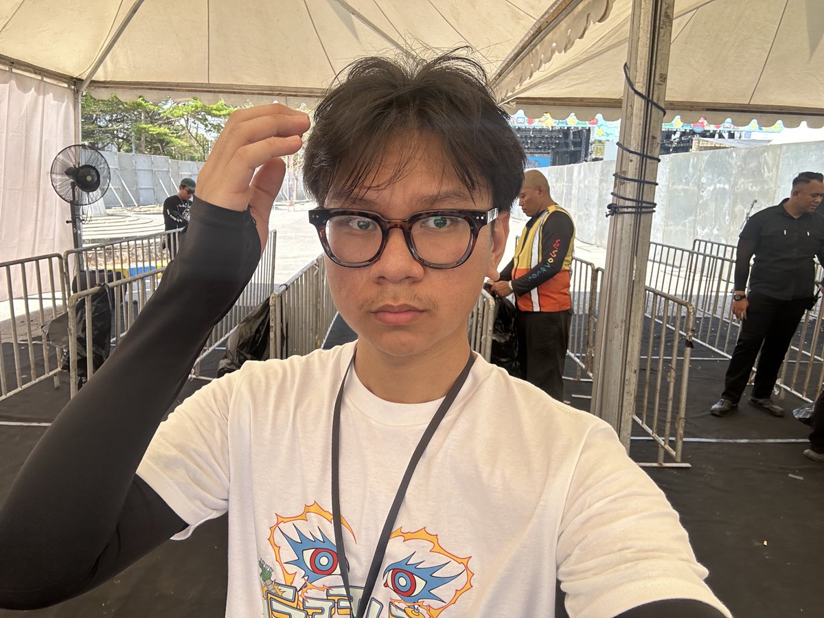 todayishssh's tweet photo. side quest https://t.co/QKf5RhtWki