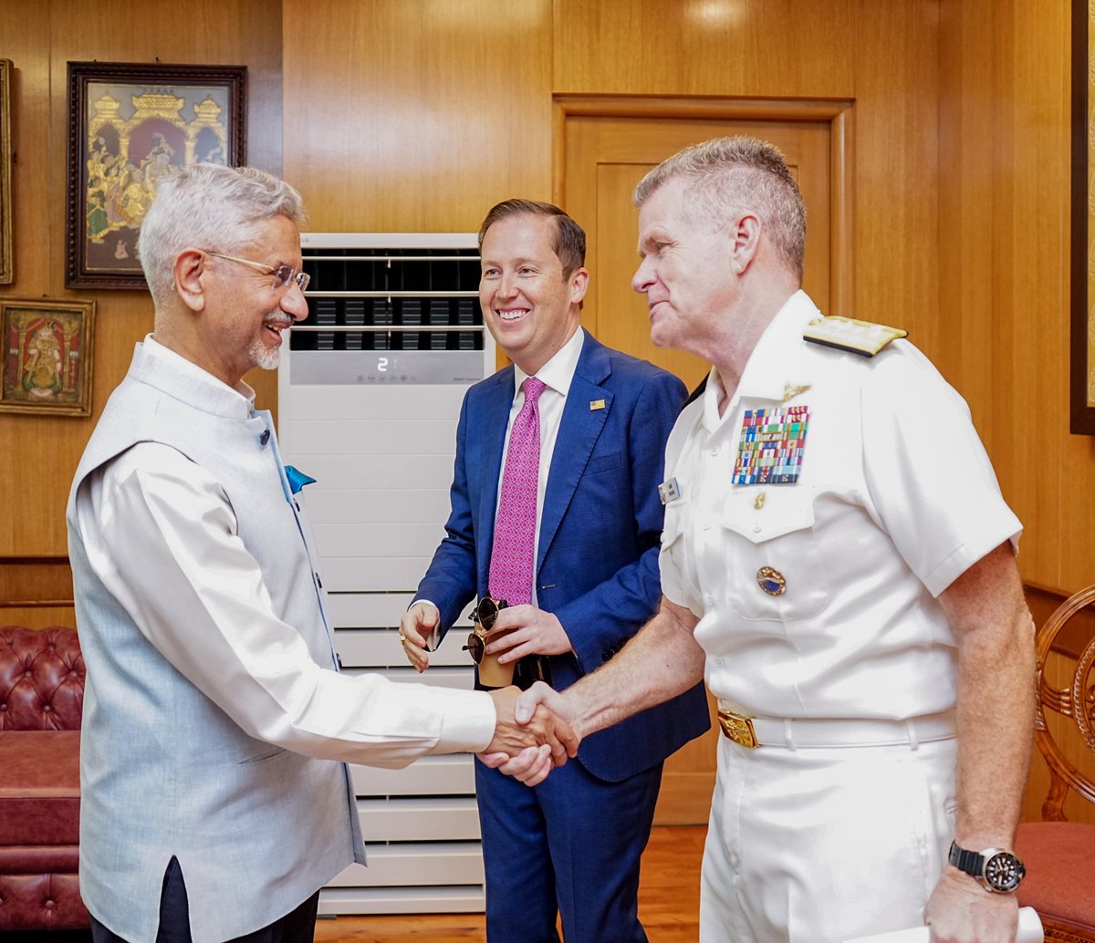 DrSJaishankar's tweet photo. Glad to meet @USPACOM Commander Adm. Samuel J. Paparo.

Discussed advancing our security partnership and maritime cooperation in the Indo-Pacific.

🇮🇳🇺🇸 https://t.co/6OX1TyKp5a