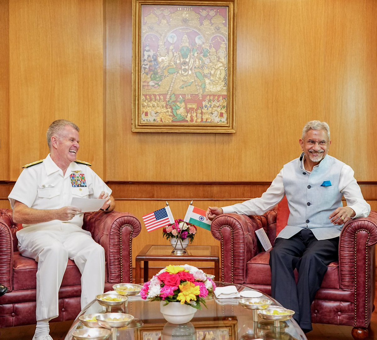 DrSJaishankar's tweet photo. Glad to meet @USPACOM Commander Adm. Samuel J. Paparo.

Discussed advancing our security partnership and maritime cooperation in the Indo-Pacific.

🇮🇳🇺🇸 https://t.co/6OX1TyKp5a