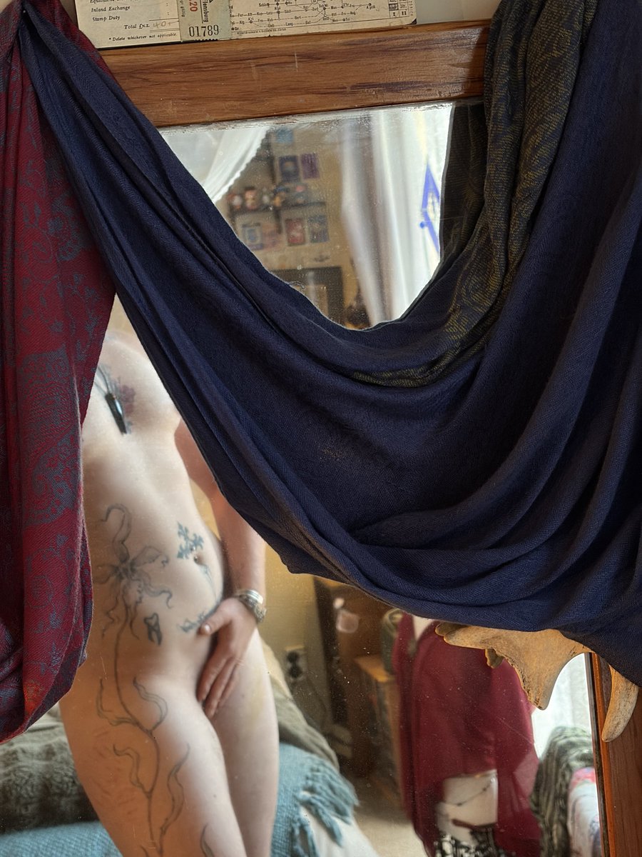 ashen229's tweet photo. Who likes my scarves ;) https://t.co/cmuKp9MKe9
