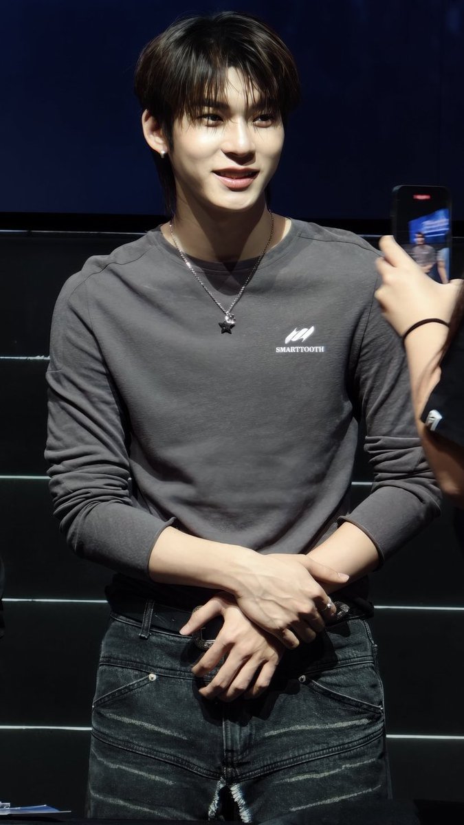 lover2tee's tweet photo. crashing out guys he’s so FINE (╥ ᴗ ╥) คุณหล่อเกินไปแล้ว!! ฉันรับไม่ไหวเลย ♡

TEETEEPOR FAN MEETING IN MACAU 2026
#TTPfmMacau2026 ♥︎ @twnpich https://t.co/KGFAicW0OR