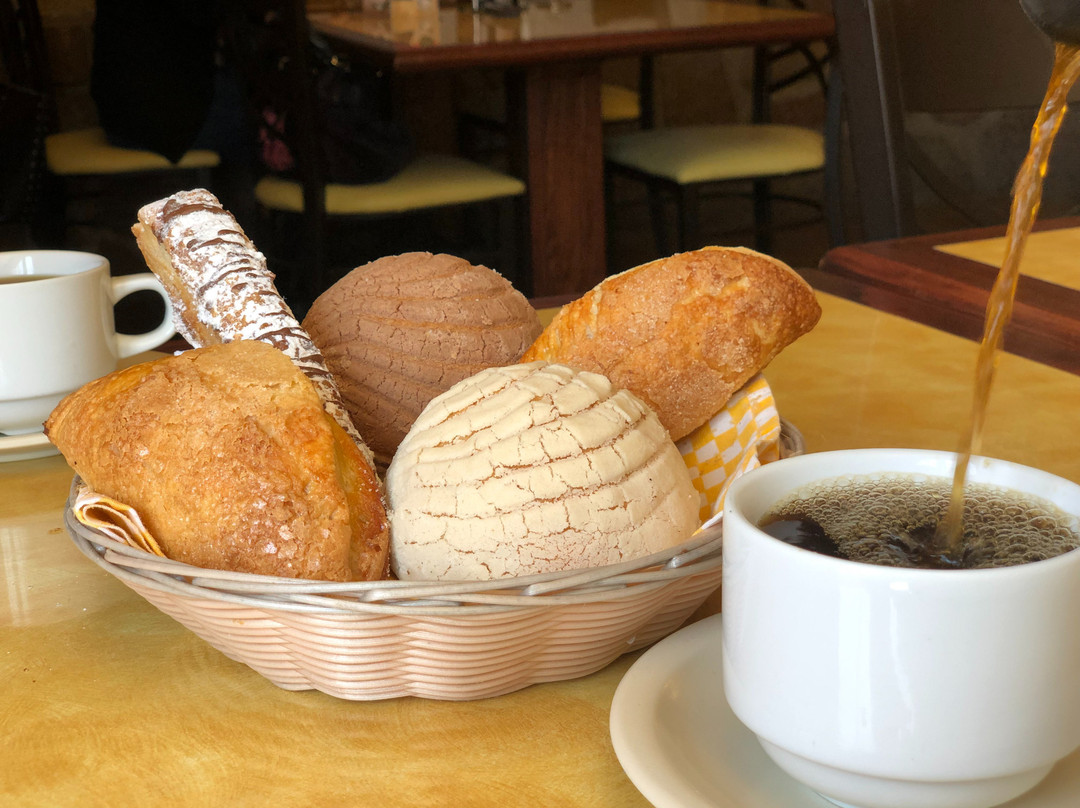 ReeseCartefebj's tweet photo. Acabo de hornear pan casero con corteza crujiente y aroma que llenó toda la casa. Un momento perfecto para disfrutar con una taza de café! https://t.co/88S8K3dQHt