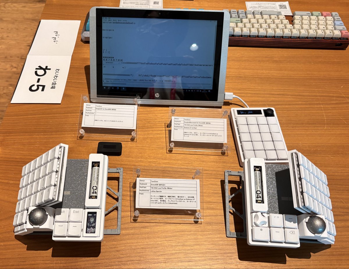 orange73_m's tweet photo. ToroZeeeさんの「Oreru66W」
スタイリッシュなデザインに、ダブルトラボ・エンコーダ・ディスプレイまでオールイン！
テンティングは垂直まで、さらにチルト角も調整できるとは……凄すぎます。打鍵感も良かったです。
#天キー12 https://t.co/NCpVVYLHev